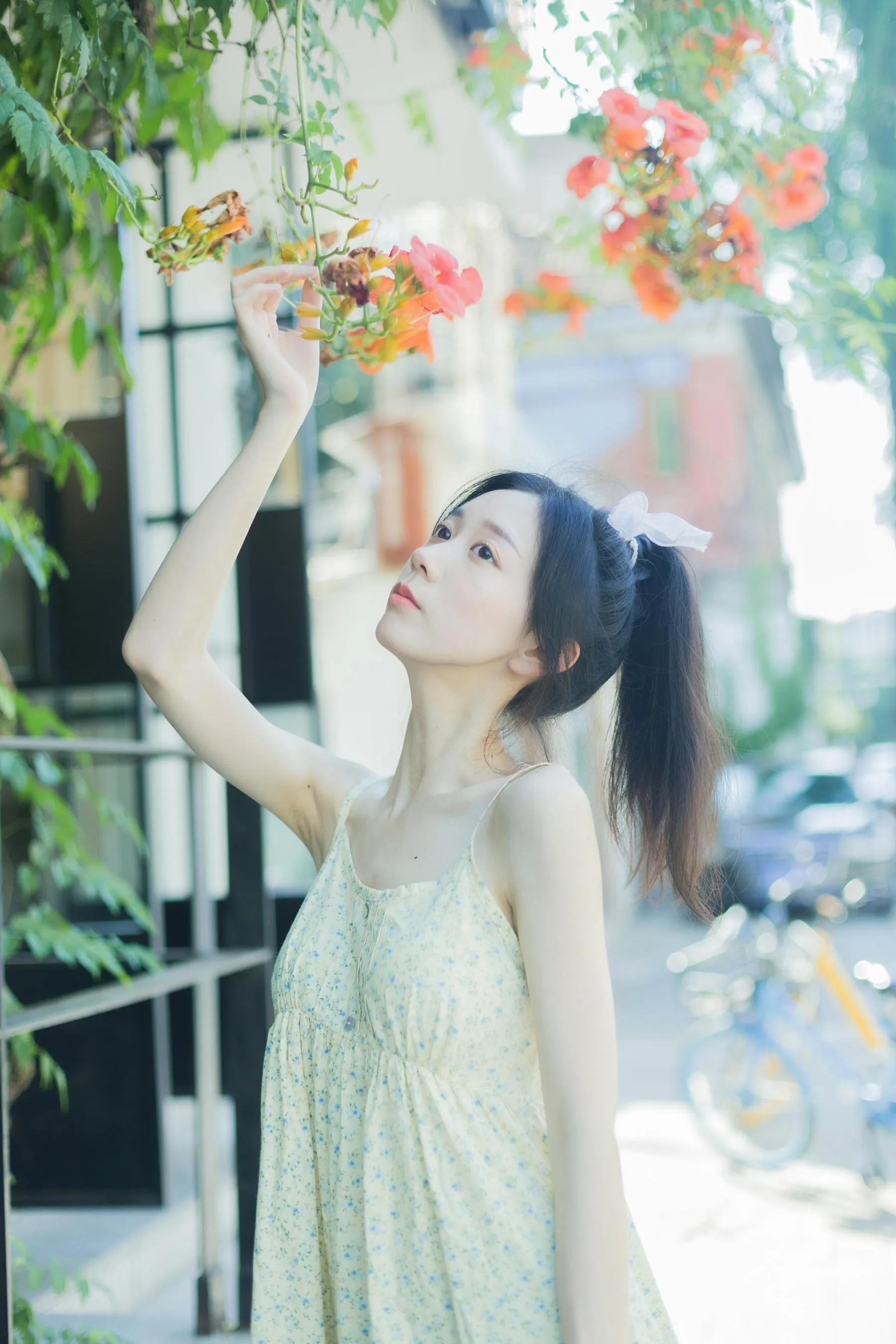 [YITUYU艺图语]2022.08.18 夏日凌霄 饲猫少女- [33P]插图2